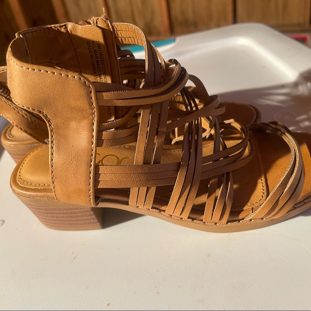 Girls sandals